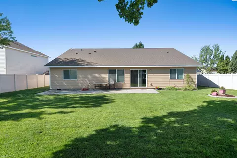 8107 Chehalis Dr, Pasco, WA 99301 photo 2
