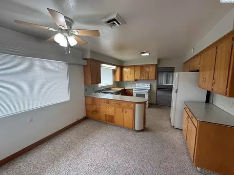 207 E Fairview St, Colfax, WA 99111 photo 3
