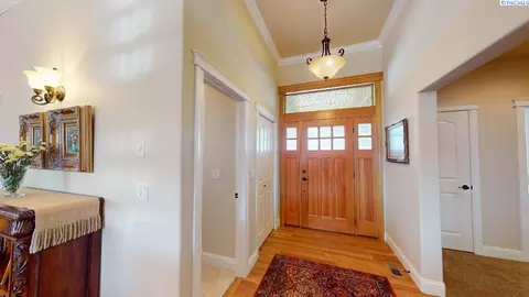 705 SW Alene Ct, Pullman, WA 99163 photo 2