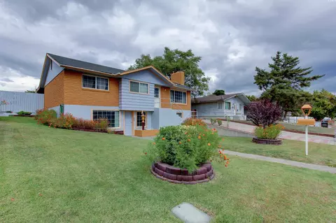 727 W Jan St, Pasco, WA 99301 photo 1