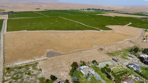 105668 N Harvest Hill Pr NE, West Richland, WA 99353