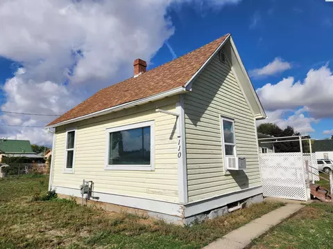 110 E St, Endicott, WA 99125 photo 3