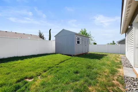3417 Emerald Downs Ln, Pasco, WA 99301 photo 16