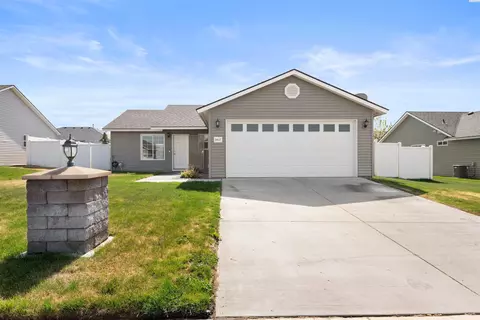 3417 Emerald Downs Ln, Pasco, WA 99301 photo 1
