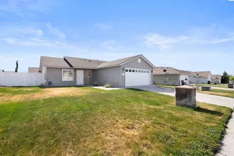 3417 Emerald Downs Ln, Pasco, WA 99301 photo 2
