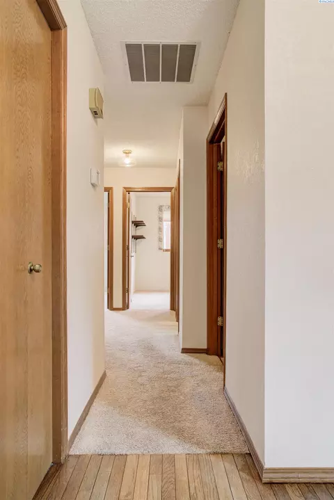 4002 Desert Dr, Pasco, WA 99301 photo 17