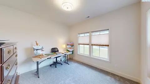 1250 NW Kamiak Ct, Pullman, WA 99163 photo 2