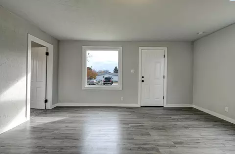 1216 S 3rd Ave, Pasco, WA 99301 photo 4