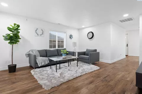 812 S 11th Ave, Pasco, WA 99301 photo 2