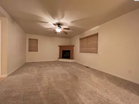 975 SW Crestview St, Pullman, WA 99163 photo 4