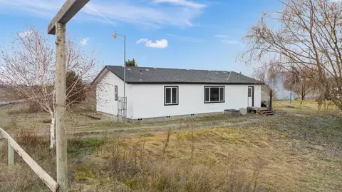 623 Moore Rd, Pasco, WA 99301 photo 1