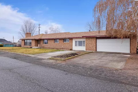 413 N Third, Connell, WA 99326 photo 2