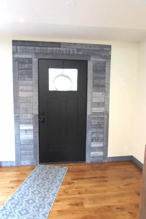 Entry Way - 503 E Lower A St, Colfax, WA 99111 photo 2 of 3