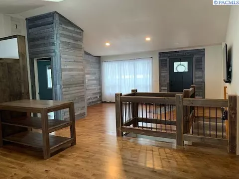 Entry Way - 503 E Lower A St, Colfax, WA 99111 photo 1 of 3