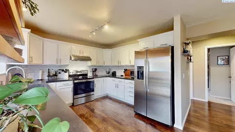 1345 SW Lost Trl, Pullman, WA 99163 photo 2