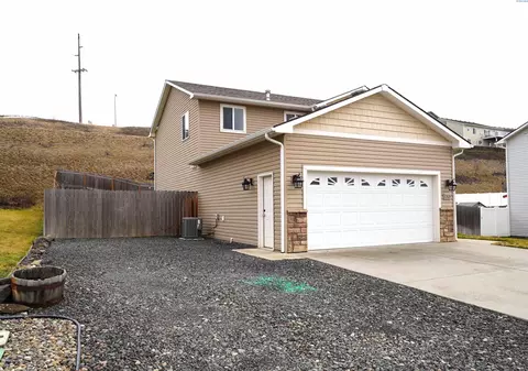 1315 Lehman Ct, Pullman, WA 99163 photo 2