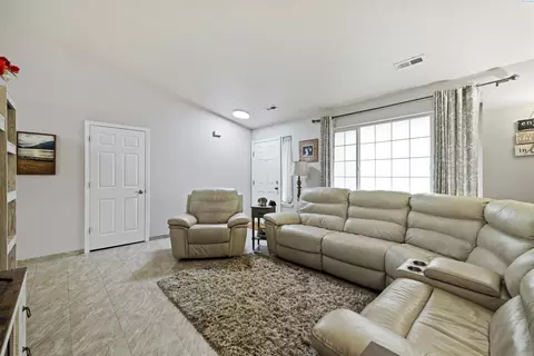 8018 Canyon Dr, Pasco, WA 99301 photo 3