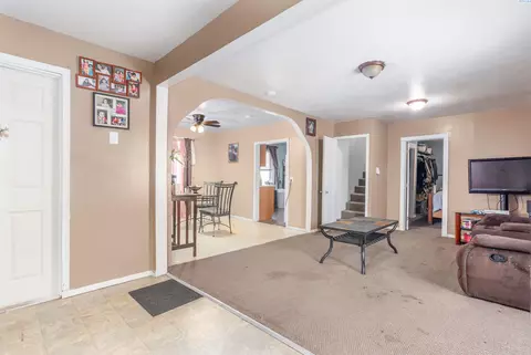 Living - 805 S 5th Ave, Pasco, WA 99301 photo 3 of 3