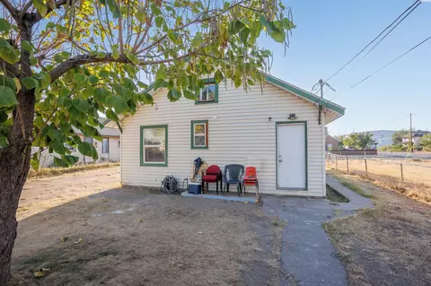 Exterior - 805 S 5th Ave, Pasco, WA 99301 photo 2 of 7