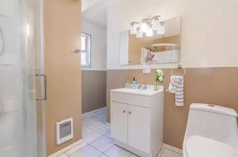 Bath - 805 S 5th Ave, Pasco, WA 99301 photo 2 of 2