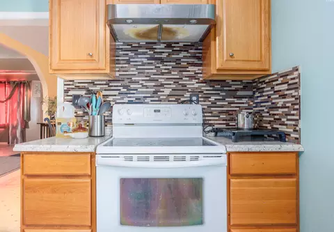 Kitchen - 805 S 5th Ave, Pasco, WA 99301 photo 2 of 3