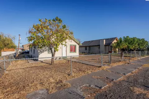 Exterior - 805 S 5th Ave, Pasco, WA 99301 photo 5 of 7
