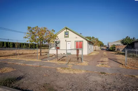 Exterior - 805 S 5th Ave, Pasco, WA 99301 photo 3 of 7
