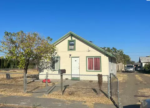 Exterior - 805 S 5th Ave, Pasco, WA 99301 photo 6 of 7