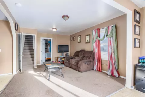 Living - 805 S 5th Ave, Pasco, WA 99301 photo 1 of 3