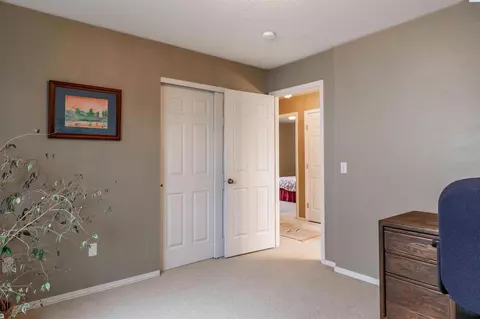 Bedroom - 1600 NW Canyon View Dr, Pullman, WA 99163 photo 3 of 11
