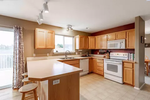 Kitchen - 1600 NW Canyon View Dr, Pullman, WA 99163 photo 2 of 3