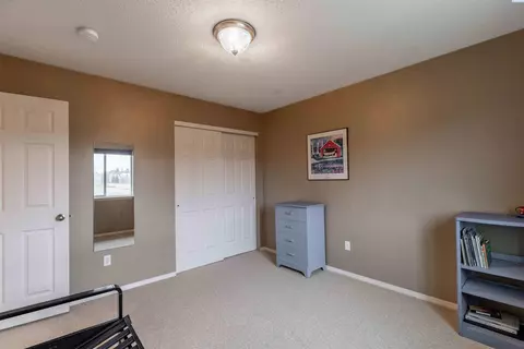 Bedroom - 1600 NW Canyon View Dr, Pullman, WA 99163 photo 5 of 11