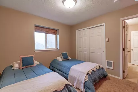 Bedroom - 1600 NW Canyon View Dr, Pullman, WA 99163 photo 10 of 11