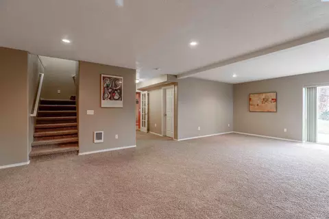 Living - 1600 NW Canyon View Dr, Pullman, WA 99163 photo 9 of 11