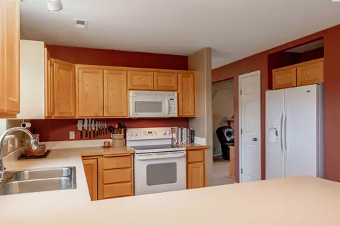 Kitchen - 1600 NW Canyon View Dr, Pullman, WA 99163 photo 3 of 3