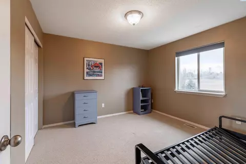 Bedroom - 1600 NW Canyon View Dr, Pullman, WA 99163 photo 4 of 11