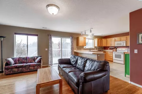 Living - 1600 NW Canyon View Dr, Pullman, WA 99163 photo 7 of 11