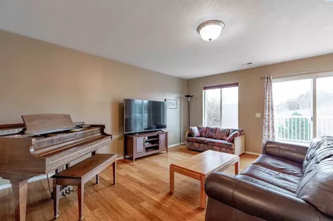 Living - 1600 NW Canyon View Dr, Pullman, WA 99163 photo 6 of 11