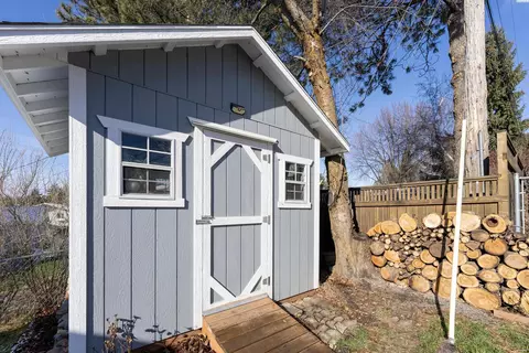 Exterior - 310 SE Bellevue St, Pullman, WA 99163 photo 4 of 8