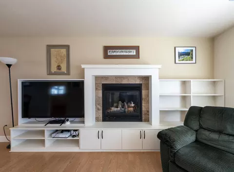 Living - 310 SE Bellevue St, Pullman, WA 99163 photo 2 of 4