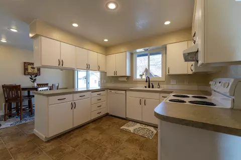 Kitchen - 310 SE Bellevue St, Pullman, WA 99163 photo 1 of 1