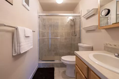 Bath - 310 SE Bellevue St, Pullman, WA 99163 photo 2 of 3