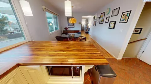 Dining - 310 SE Nebraska St, Pullman, WA 99163 photo 8 of 8