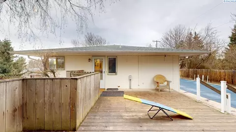 Exterior - 310 SE Nebraska St, Pullman, WA 99163 photo 4 of 6