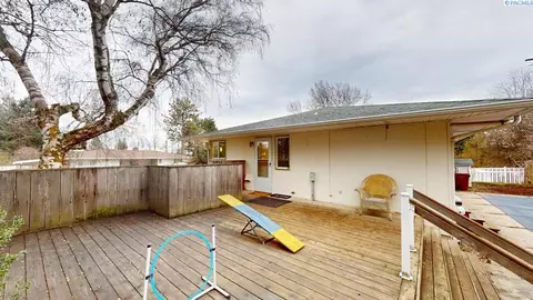 Exterior - 310 SE Nebraska St, Pullman, WA 99163 photo 2 of 6