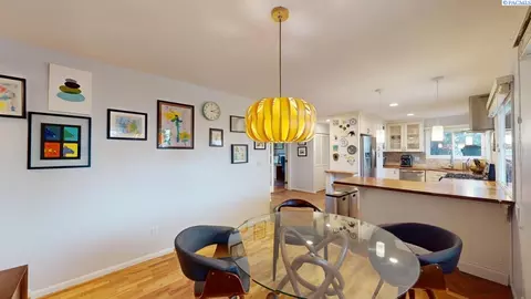Dining - 310 SE Nebraska St, Pullman, WA 99163 photo 3 of 8