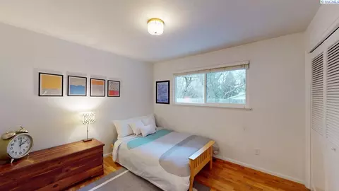 Bedroom - 310 SE Nebraska St, Pullman, WA 99163 photo 3 of 7