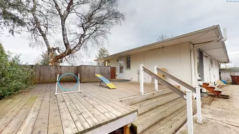 Exterior - 310 SE Nebraska St, Pullman, WA 99163 photo 3 of 6