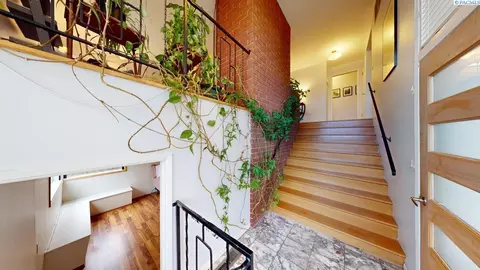 Entry Way - 310 SE Nebraska St, Pullman, WA 99163 photo 6 of 6