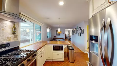 Kitchen - 310 SE Nebraska St, Pullman, WA 99163 photo 4 of 8